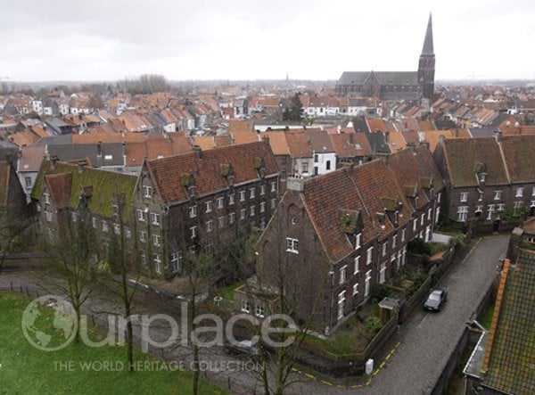 Các tu viện Beguinages xứ Franders: Tổ chức Khoa học, Giáo dục và Văn hóa của Liên hiệp quốc Unesco đã công nhận Các tu viện Béguinages xứ Franders của vương quốc Bỉ là Di sản văn hóa thế giới năm 1998.